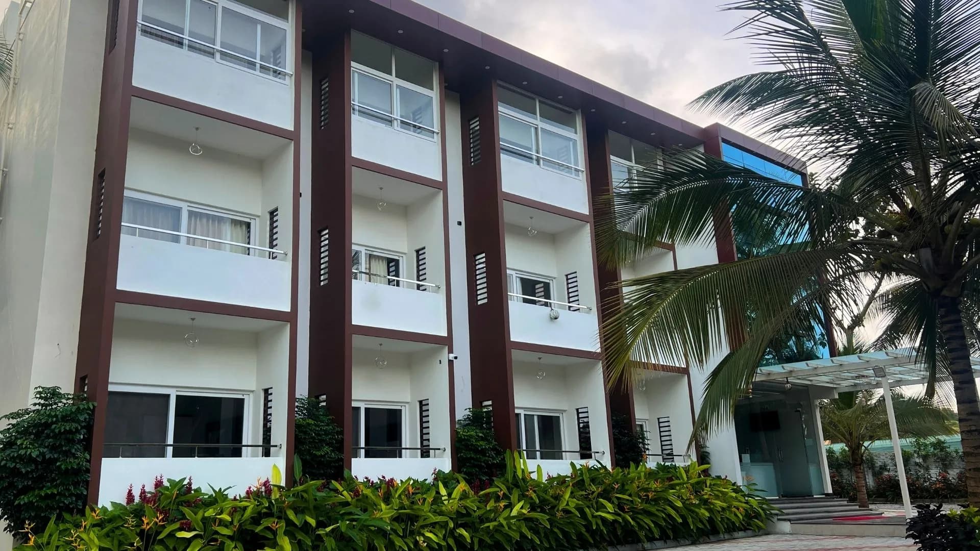 Exteriors & Grand Entrance 2