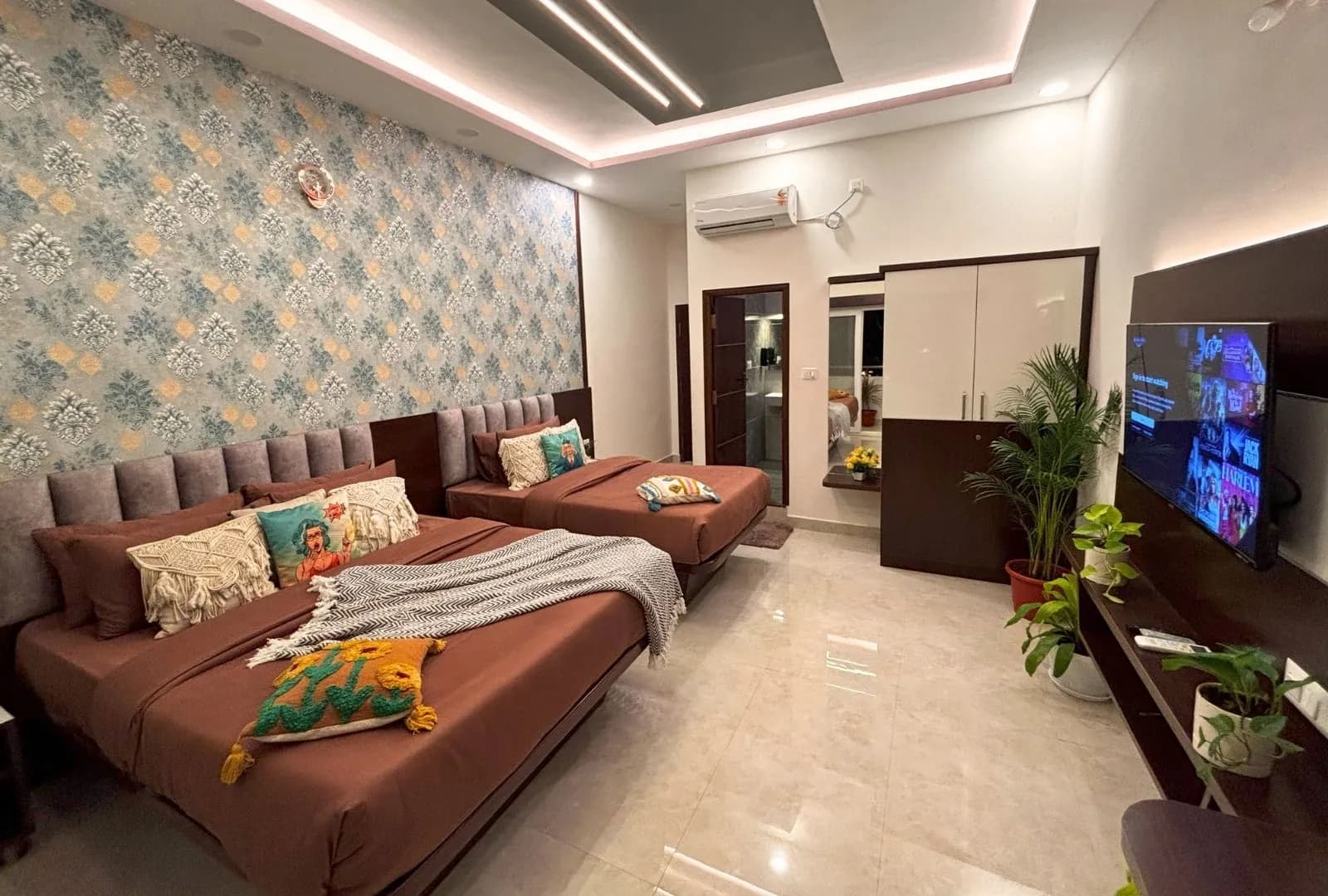 Luxury Suites & Rooms 2