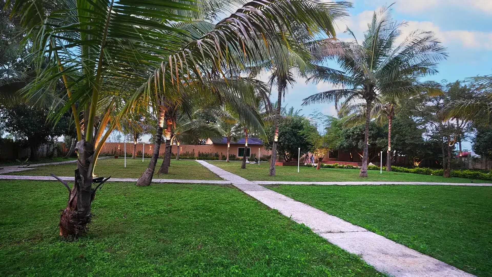 Garden & Pool 2