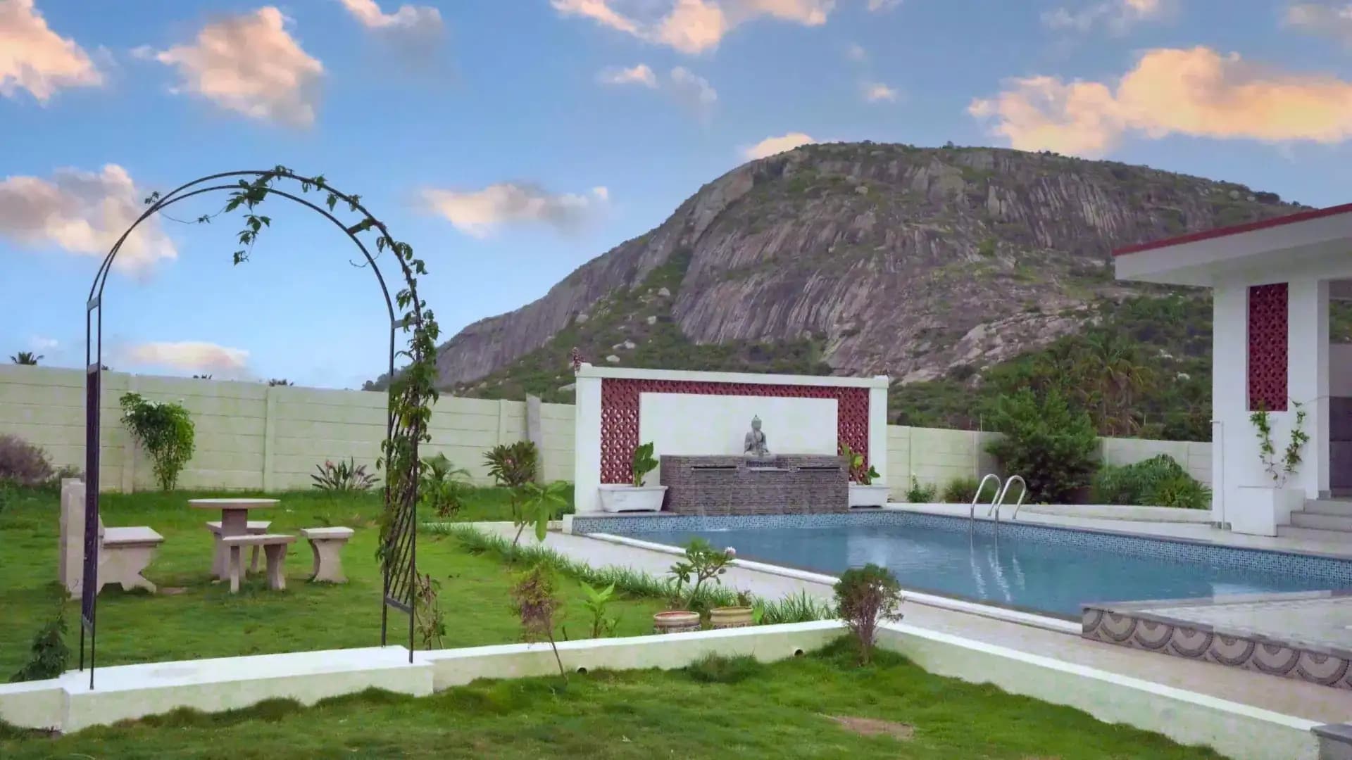 Garden & Pool 4