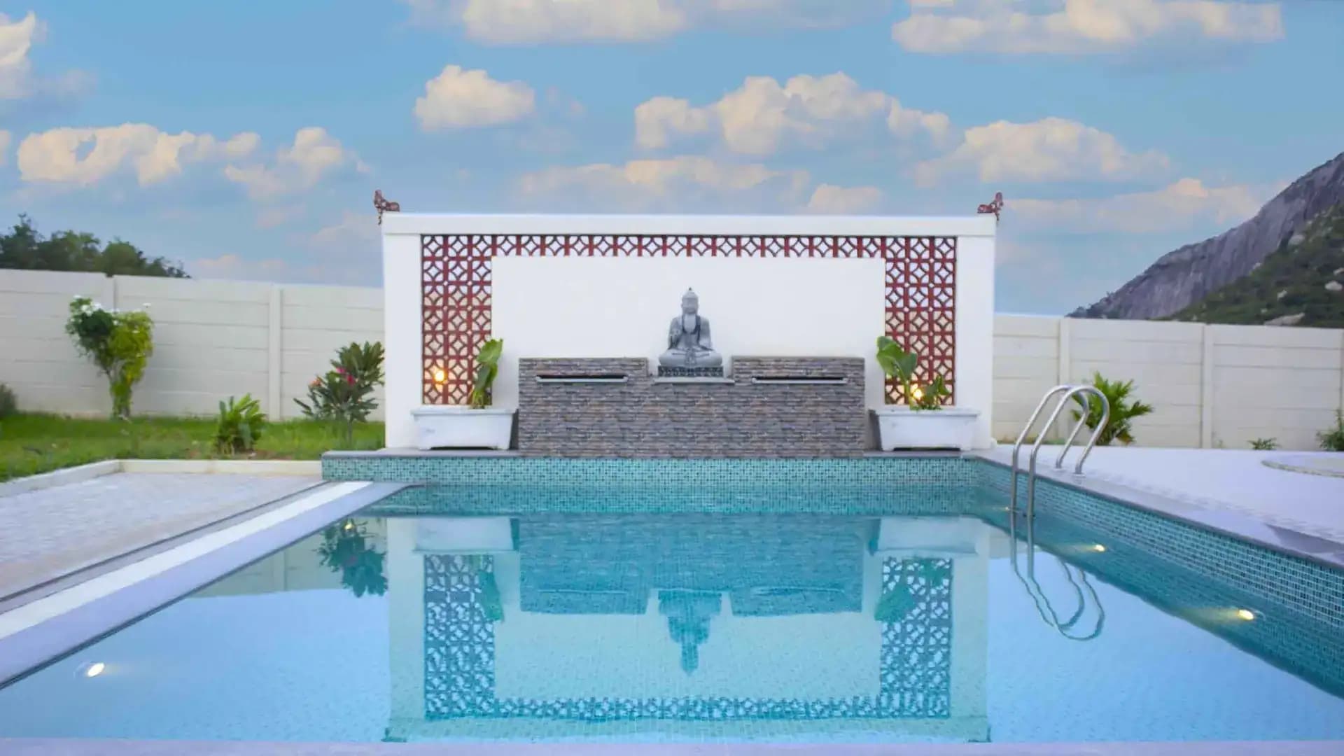 Garden & Pool 1